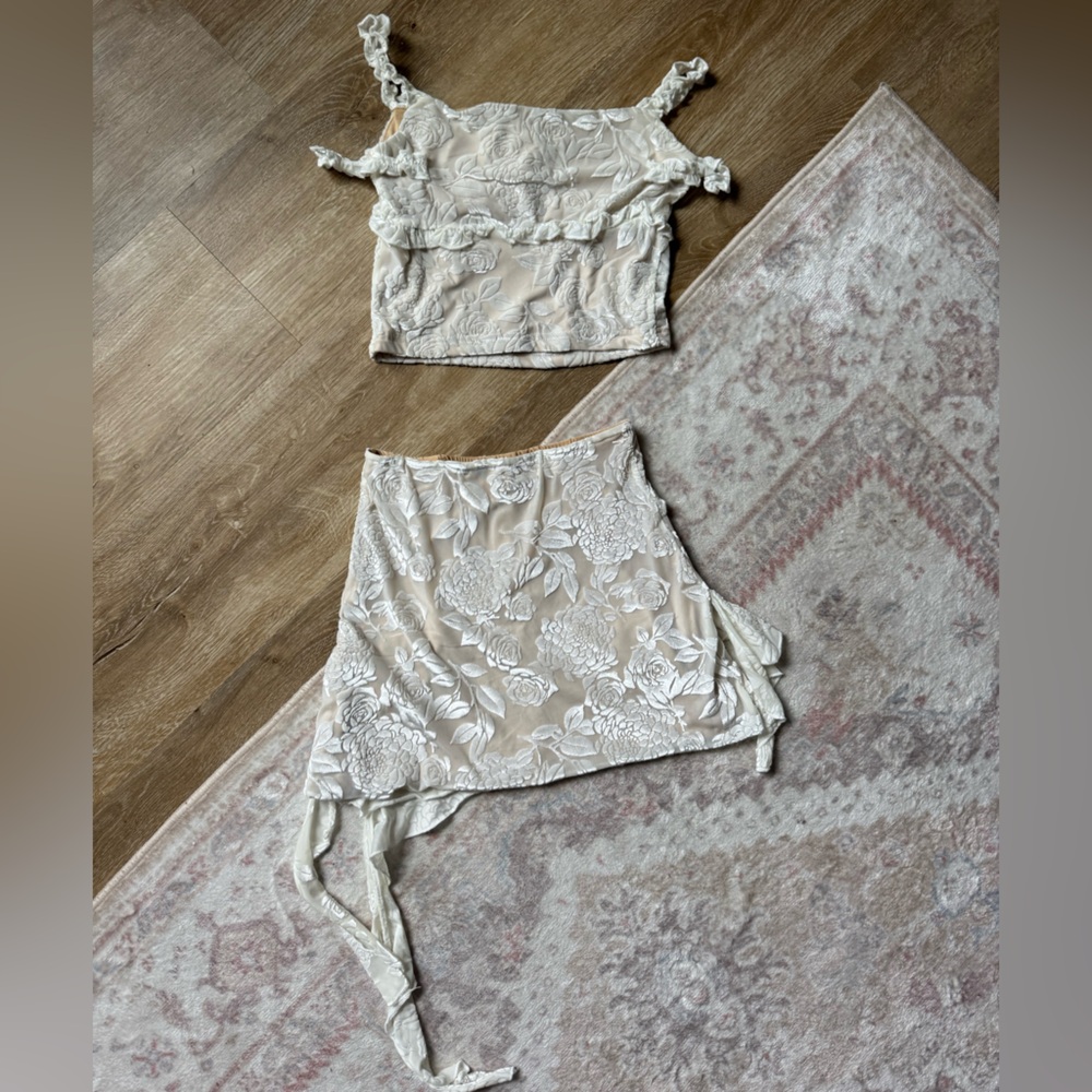 Princess Polly Cream Floral Ruffle Top - Picture 3 of 4